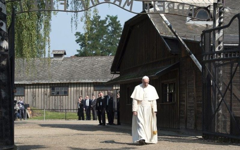 Папата: Историјата денес се повторува во Украина
