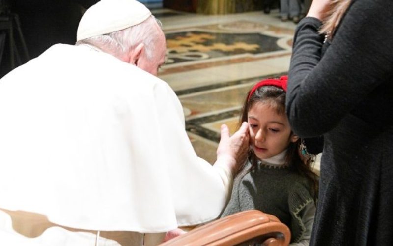 Папата: Унијата на слепи лица и лица со оштетен вид промовира инклузија