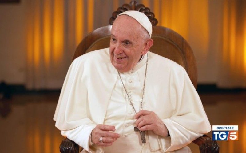 Папата: Ова е тажен Божиќ, Божиќ во војна – ве молам имајте големо срце