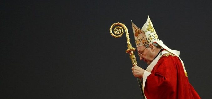 Почина кардинал Пел