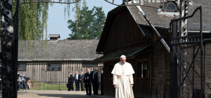 Папата на Меѓународниот ден на сеќавањето на Холокаустот испрати Твитер порака
