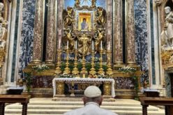 Во базиликата Света Марија Велика, Папата се помоли за патувањето во Африка