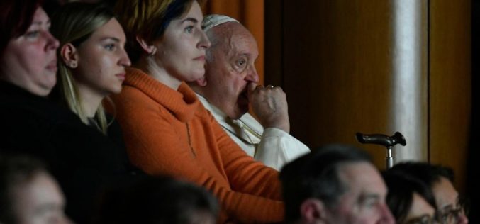 Папата Фрањо присуствуваше на проекцијата на документарен филм за војната во Украина