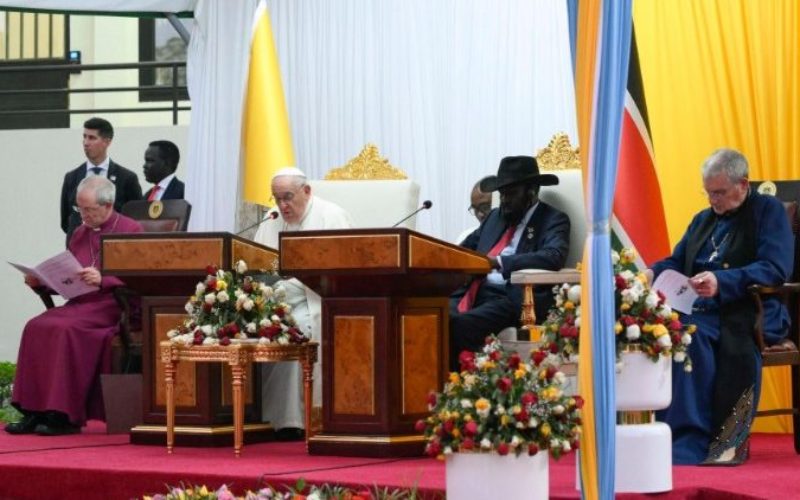 Папата Фрањо апелира до лидерите на Јужен Судан да го запрат крвопролевањето