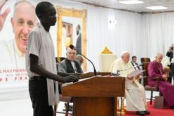 Папата до внатрешно раселените лица: Бидете семе на надеж за мир во Јужен Судан