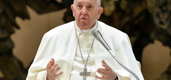Папата: Папата повика на солидарност со Турција и Сирија и да не ја заборавиме Украина