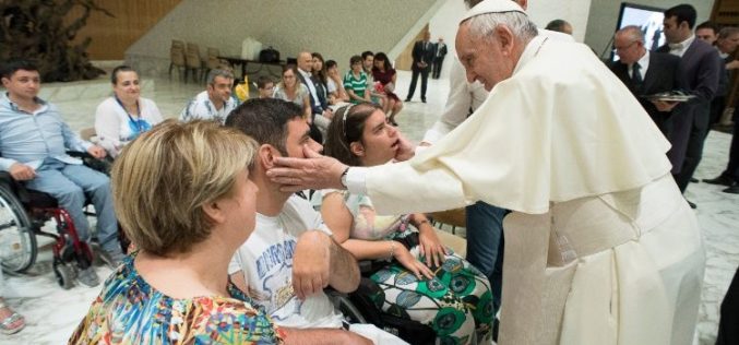 Папата: Да се грижиме за болните како Добриот Самарјанин