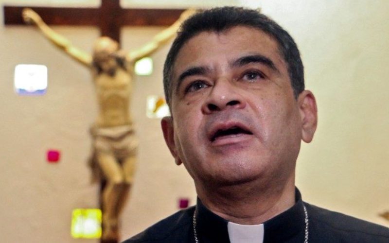 Папата повика на молитва за никарагванскиот бискуп Алварез