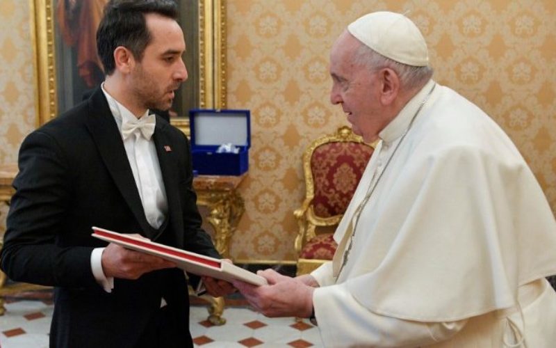 Папата Фрањо го прими новиот турски амбасадор во Ватикан