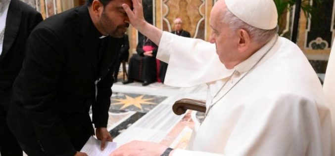 Папата Фрањо: Канонското право е тесно поврзано со спасителното послание на Црквата