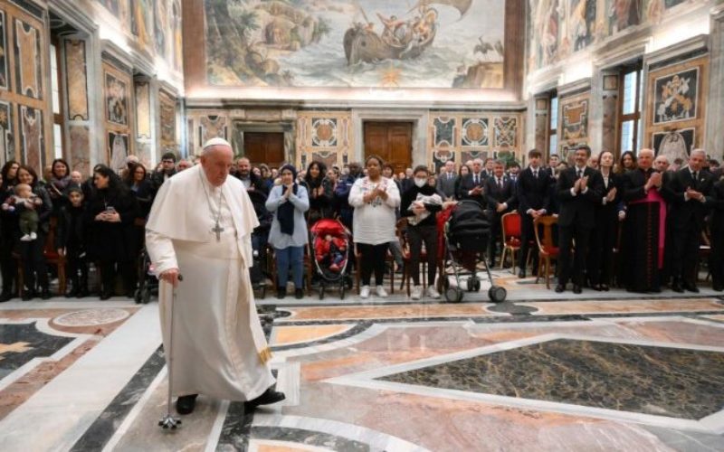 Папата: Спротивставете се на рамнодушноста и расипништвото