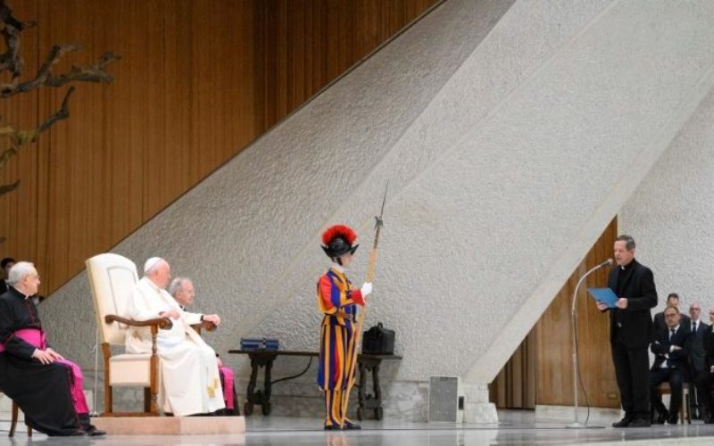 Папата до членовите на Папските римски универзитети: Соработувајте со ентузијазам и далекувидност