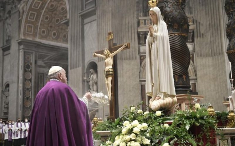 Папата повика да се учестува на молитвената иницијатива „24 часа за Господ“