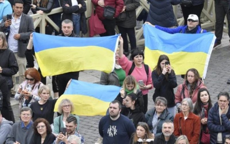 Близината на Папата со еквадорското население и молитва за Украина