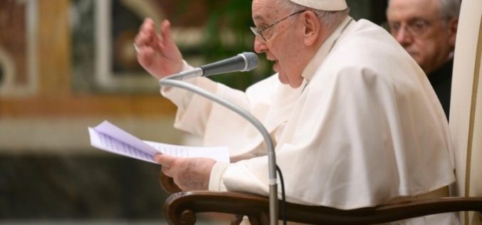 Папата: „Не“ за непостојаната работа и работа на црно