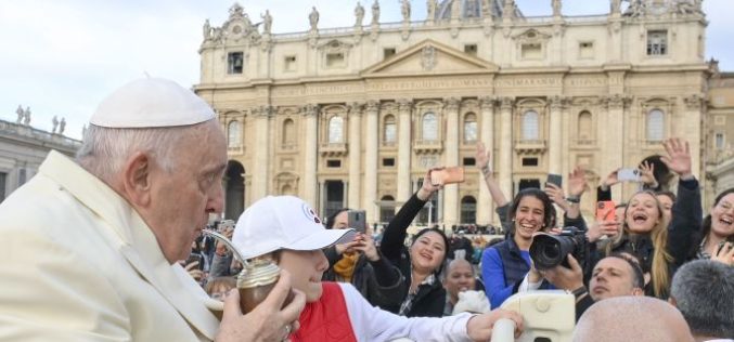 Папата Фрањо најверојатно ќе ја посети Аргентина во 2024 година