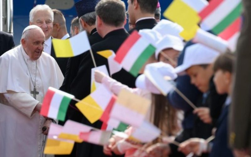 Папата пристигна во Унгарија