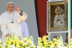 Папата на Литургијата во Унгарија: Христос нè повикува по име и нѐ испраќа