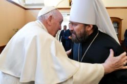 Папата Фрањо се сретна со рускиот митрополит Иларион