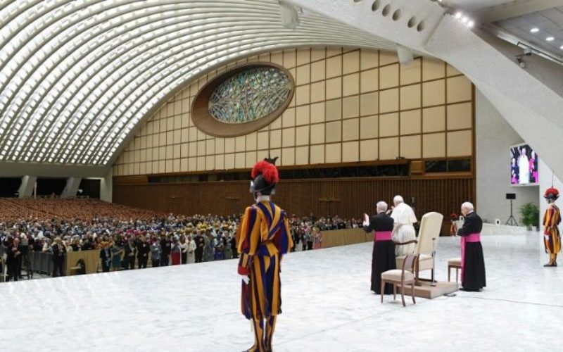 Папата: Слушнете ги страдањата на многуте жени во светот кои трпат неправда и напуштеност