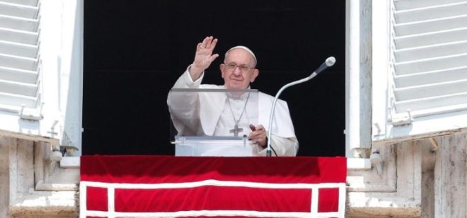 Папата: Христос се вознесе на небото ја носи нашата човечност пред Бога и се застапува за нас