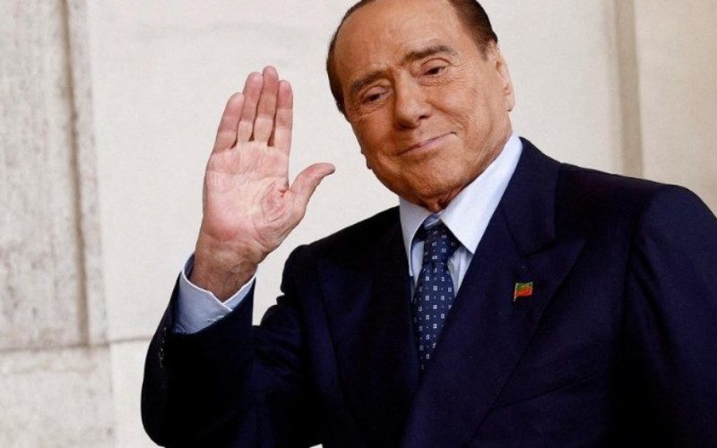 Папата за Берлускони: Енергична природа во извршувањето на јавните должности