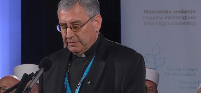 Бискупот Стојанов во Копер учествува на форум за мир