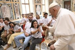 Папата до младите од Кордоба: На Светскиот ден на младите сите победувате и заедно треба да го подигнете „пехарот на братството“