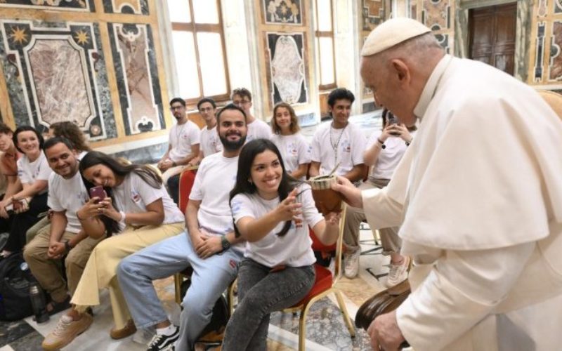 Папата до младите од Кордоба: На Светскиот ден на младите сите победувате и заедно треба да го подигнете „пехарот на братството“