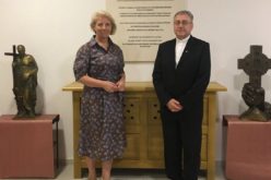 Бискупот Стојанов ја прими државната секретарка за европски работи Андреја Метелко-Згомбиќ