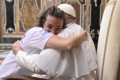 Во новиот поткаст папата Фрањо ги слуша и одговара на младите