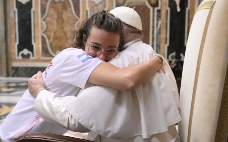 Во новиот поткаст папата Фрањо ги слуша и одговара на младите
