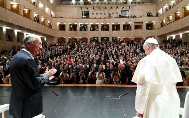 Средба на Папата со претставници на владата, граѓанското општество и дипломатскиот кор: „Западе, во кој правец пловиш?“