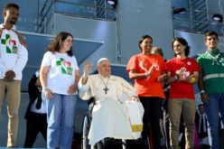 Младите му приредија спектакуларен пречек на Папата во Лисабон