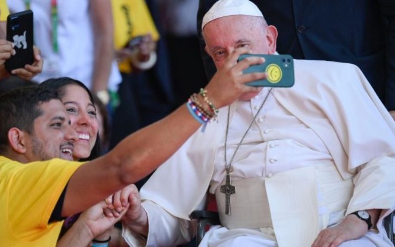 Папата се сретна со волонтерите на Светскиот ден на младите