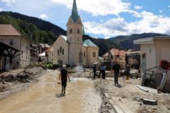 Папата се моли за сите погодени од катастрофалните природни катастрофи во Словенија и Грузија