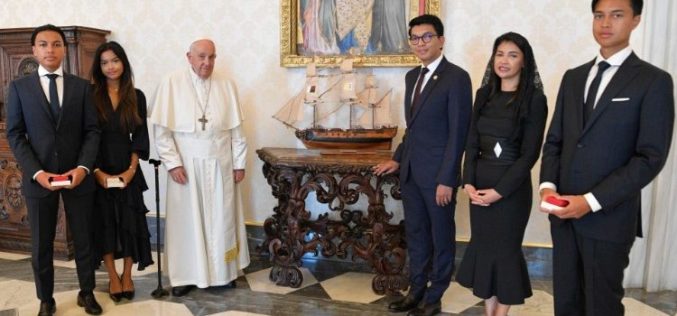 Папата Фрањо го прими во аудиенција претседателот на Мадагаскар
