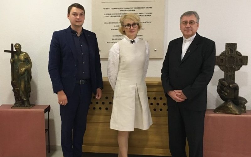 Бискупот Стојанов ја прими украинската амбасадорка во Македонија