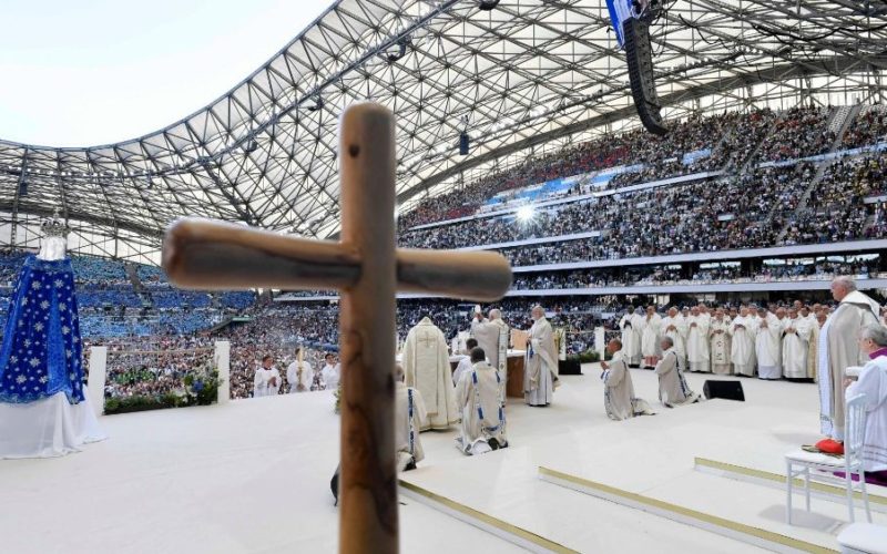 Папата: На Франција и на Европа им треба нов поттик на верата, љубовта и надежта
