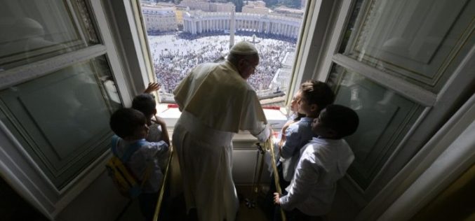Папата и децата од целиот свет заедно на 6 ноември