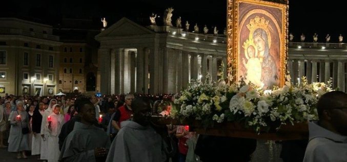 Папата повика на молитви за мир во светот и за Синодата, која е во тек