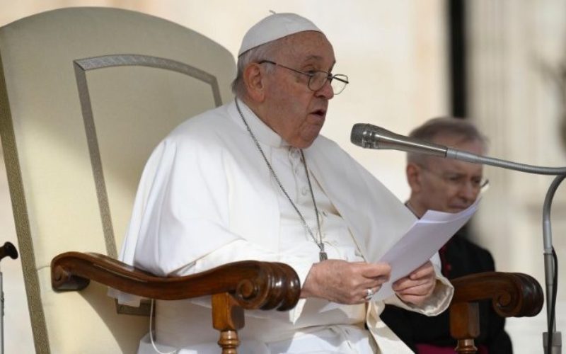 Папата на Генералната аудиенција: Шарл де Фуко, пример за Евангелието објавено со кроткост