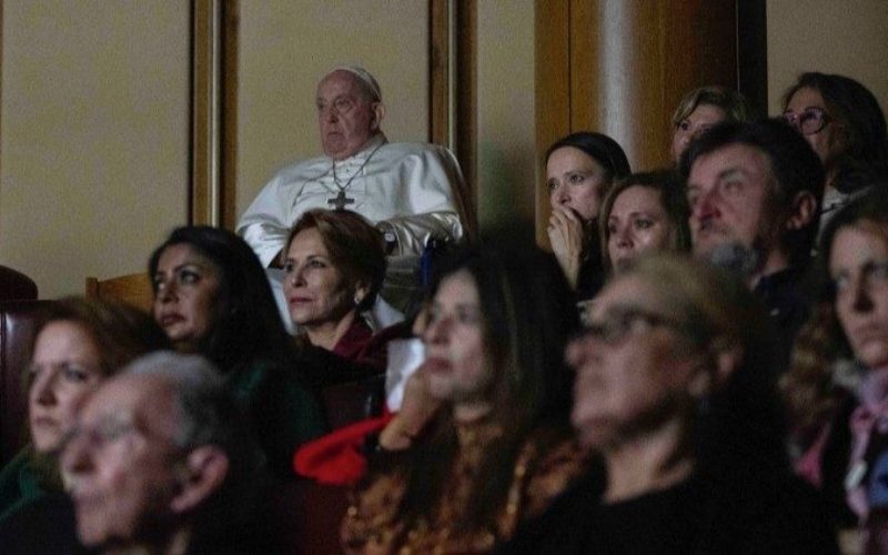 Папата присуствуваше на проекцијата на документарен филм за војната во Украина