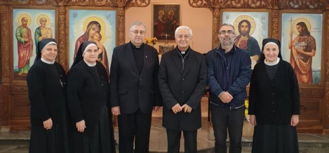 Бискупот Стојанов и Апостолскиот нунциј Суриани посетија парохии и установи на Католичката црква во Македонија