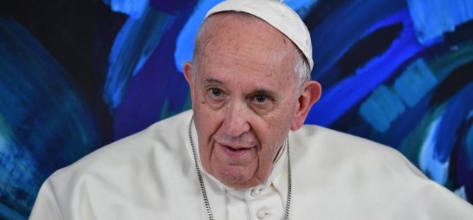 Папата: Вештачката интелигенција нека биде пат до мирот