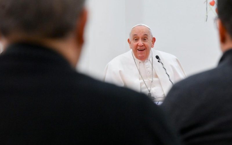 Папата ја посети римската парохија Свети Ѓорѓи