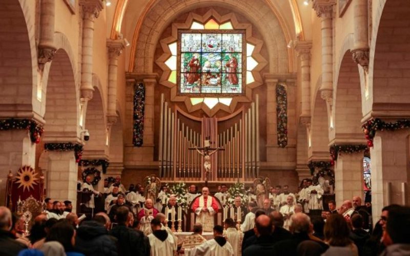 Кардинал Пизабала: Потопени сме во морето на омраза, но Божиќ е и треба да ја отстраниме од болката