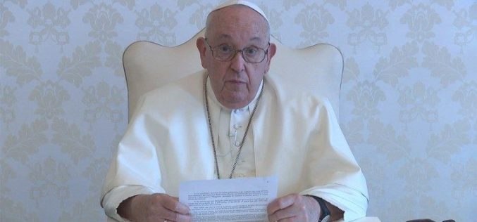 Во пораката за Светскиот ден на мирот Папата предупредува на ризиците од вештачката интелигенција за мирот