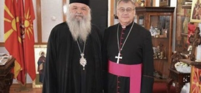 По повод празникот Рождество Христово бискупот Стојанов упати честитка до архиепископот Г.г. Стефан и членовите на Светиот Архиерејски Синод