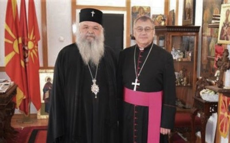 По повод празникот Рождество Христово бискупот Стојанов упати честитка до архиепископот Г.г. Стефан и членовите на Светиот Архиерејски Синод